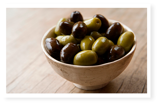 Bol d'olives vertes et noires