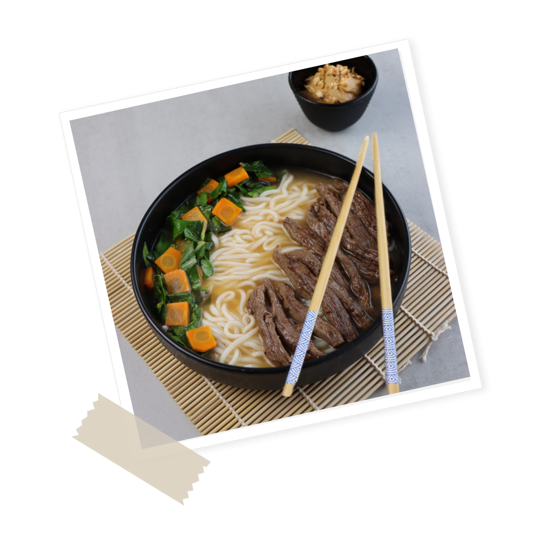 Ramen aux légumes, boeuf et beurre de cacahuète Menguy's.